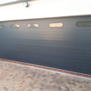 Aluminium garage door