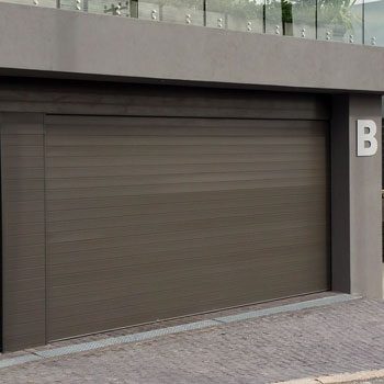 Aluminium garage door